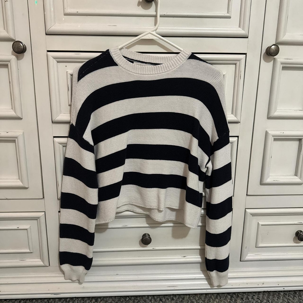 Moon & Madison Black and White Striped Sweater
